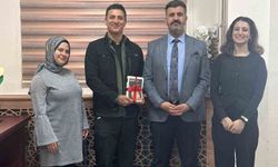 Gazeteci-yazar İbrahimoğlu öğrencilerle bir araya geldi