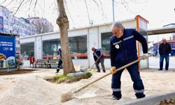 Gemlik Belediyesi'nden çarşı meydanında düzenleme çalışması