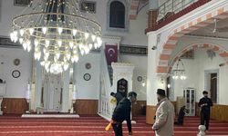 Gençler Fetih Camiini baştan aşağı temizledi