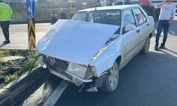 Hastane kavşağında yine kaza: Tofaş kağıt gibi katlandı