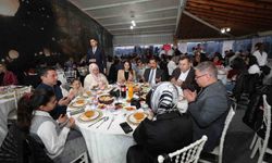 Hatay'da koruyucu aileler iftar sofrasında bir araya geldi