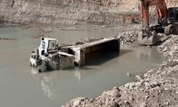 Hisarcık'ta maden sahasında hafriyat kamyonu devrildi: 1 ölü