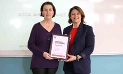 İEÜ İşletme Fakültesi'nden sınırları aşan başarı