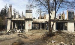 İnşaat işçisi yüksekten düşerek ağır yaralandı