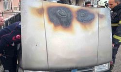 Isparta'da park halindeki Tofaş'ın motor kısmı yandı