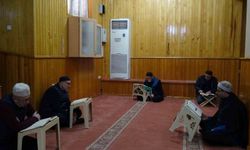 İtikafa girenler Ramazan'ın son günlerini ibadetle geçiriyor