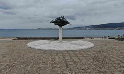 İzmir'de bayram tatili sessizliği Gündoğdu Meydanı'na yansıdı