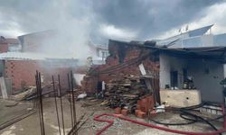 İzmir'de tek katlı evde çıkan yangın korkuttu