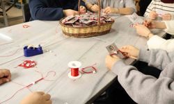 İzmit Beyaz Kalpler öğrencilerinden kadın personele el emeği 8 Mart sürprizi