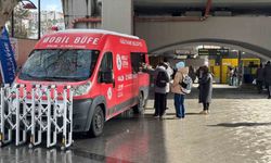 Kağıthane'de iftara yetişemeyenlere sıcak çorba ikramı