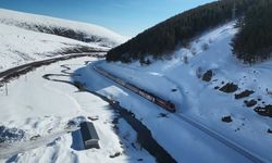 Kars'ta Doğu Ekspresi'ne yoğun ilgi: Vatandaşlar bayram tatili için masalsı yolculuğu tercih ediyor