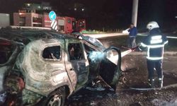 Kaza yapan araç alevlere teslim oldu