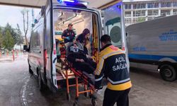 Kontrolden çıkan otomobil istinat duvarına çarptı: 4 yaralı