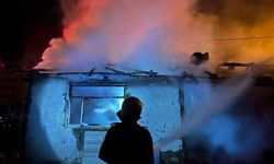 Kullanılmayan ev alev alev yandı