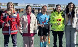 Kulu'da kadın hakem, polis ve sağlıkçıya 8 Mart'ta çiçek