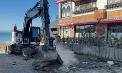 Kumbahçe sahilinde işgalden temizleniyor