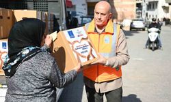 Kuşadası Belediyesi'nden 3 bin 500 aileye Ramazan yardımı