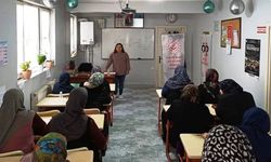 Kütahya'da Kur'an kursu kursiyerlerine 'Aile Yaşam Becerileri' eğitimi