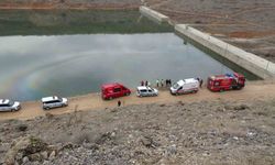 Malatya'da kontrolden çıkan araç gölete düştü