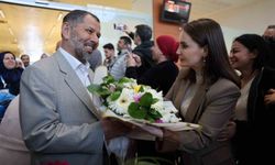 Mardin'de 'Aile Yılı' kapsamında umreden dönen çiftlere duygusal karşılama