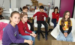 Minik öğrencilerin 'demokrasi' heyecanı