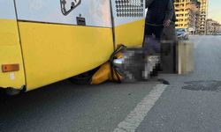 Motosikletli kurye belediye otobüsüne çarptı: 1 yaralı