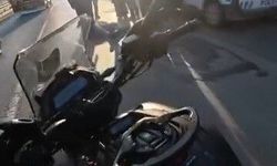 Motosikletli kuryeye arkadan çarpan aracın kaçtığı iddiası