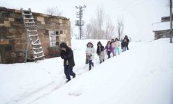 Muş'ta kar üstünde bayram sevinci