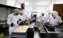 Öğrenciler ve ihtiyaç sahipleri için dev kazanlar kaynıyor