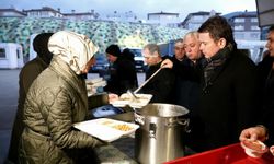 Osmangazi Belediyesi'nin iftar sofrasında yüzlerce kişi bir araya geldi