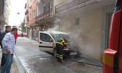 Park halindeki otomobilde çıkan yangın söndürüldü