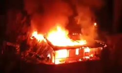 Saimbeyli'de alev alev yanan ev kullanılamaz hale geldi