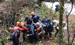 Sakarya'da iki gündür haber alınamayan vatandaşın cansız bedeni zorlu araziden çıkartıldı