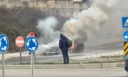 Samsun'da otomobil alevlere teslim oldu