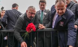 Sanatçı Volkan Konak ölümünün 1. yıldönümünde mezarı başında anıldı