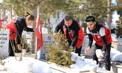 Şehit kabirleri bayram öncesi ziyaret ediliyor