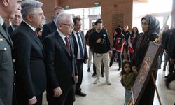 Şehit ve gazi yakınlarının yaptığı el emeği tablolar sergilendi