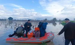 Selde mahsur kalan 10 kişi AFAD ekiplerince botla kurtarıldı