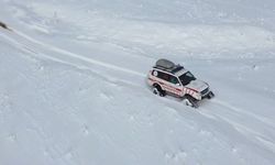 Tatvan'da rahatsızlanan hasta paletli ambulansla kurtarıldı