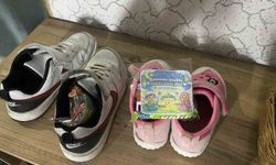 Teravih sonrası ayakkabılardan çıkan hediyeler çocukları sevindirdi