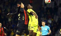 Trendyol Süper Lig: Fatih Karagümrük: 1 - Fenerbahçe: 0 (Maç devam ediyor)