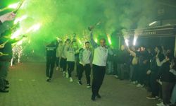 Türkiye şampiyonu olan öğrencilere coşkulu karşılama