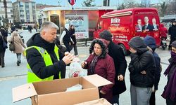 Ümraniye Belediyesinden iftara yolda yakalanan vatandaşlara iftariyelik desteği