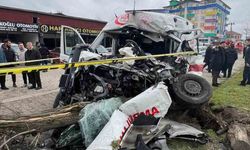 Vakaya giden ambulans kaza yaptı: 1 ölü, 3 yaralı