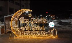 Van'da Ramazan ışıltısı: Kent meydanları görsel şölene dönüştü