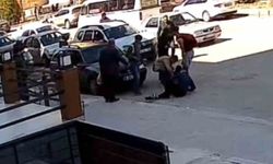 Yola fırlayan çocuklar otomobile çarptı