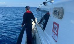 Yüzmek için denize giren şahısları, Sahil Güvenlik ekipleri kurtardı