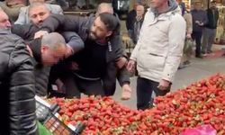 Zabıtaya tekme tokat saldırı: Seyyar satıcı ortalığı karıştırdı