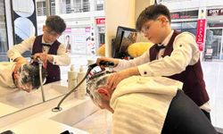 13 yaşındaki kuaför Çınar, küçük yaşına rağmen ustalarına taş çıkarıyor