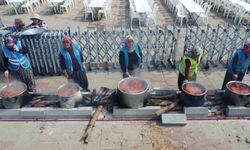 71 mahalleden kadınlar 71 kazanda yemek yaptı, binlerce kişiye ikram etti